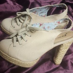 Nice summer shoes, never worn.